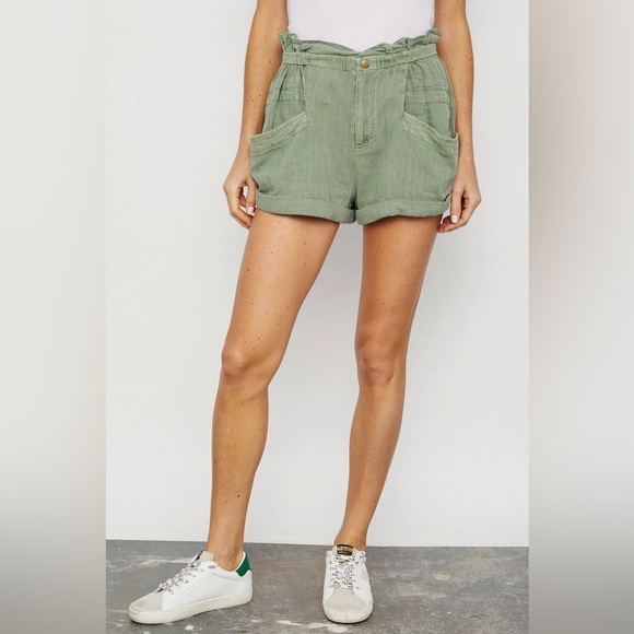 Free People Pants - 🆕FREE PEOPLE Topanga Cuff Shorts-Oil Green color